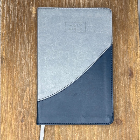 Holy Bible Common English Bible 2011 New Testament with Psalms Leather Softshell - Picture 1 of 13